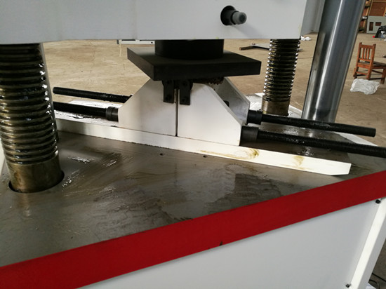 萬能拉壓力試驗機如何做三點彎曲實驗?